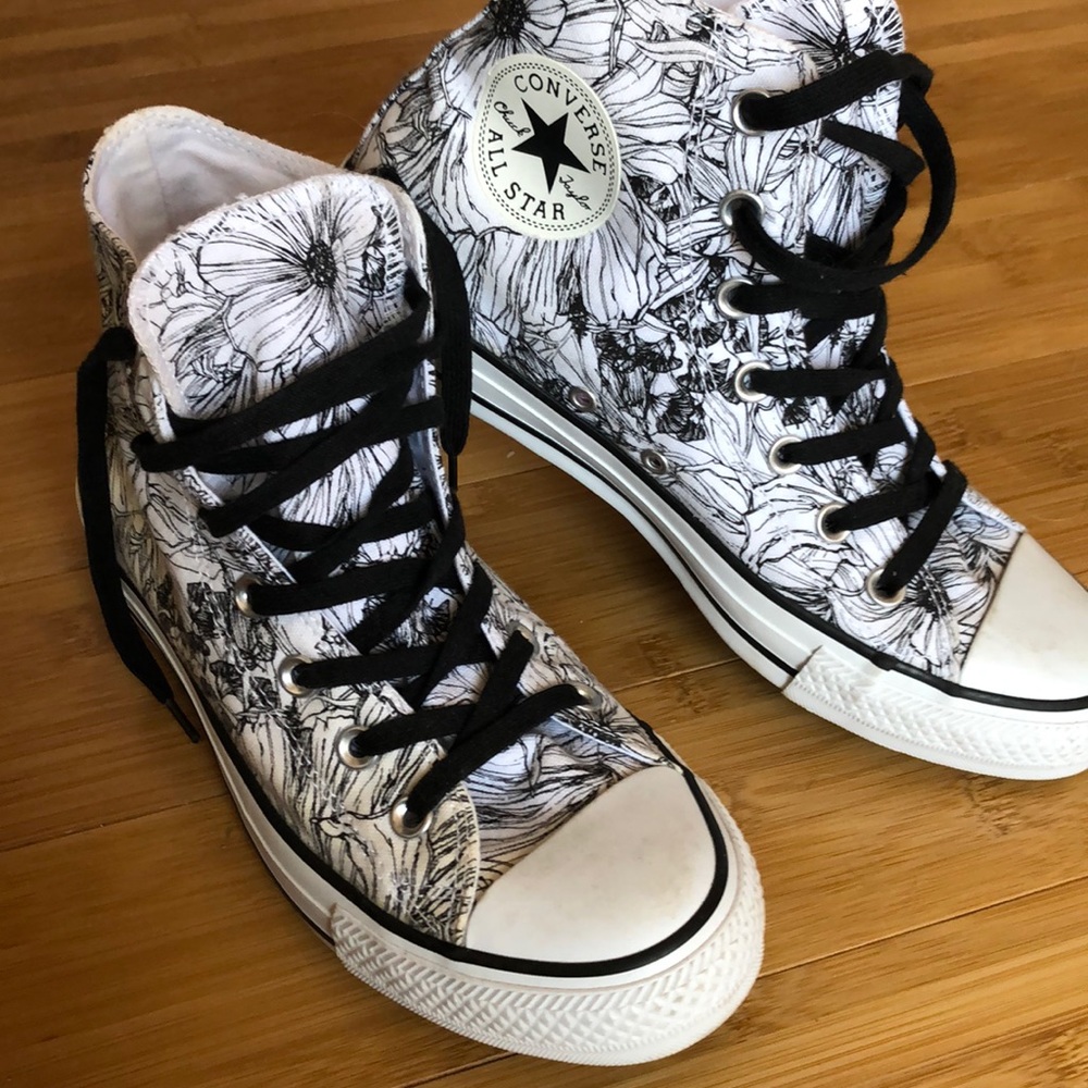 Women’s converse size 8 Floral design